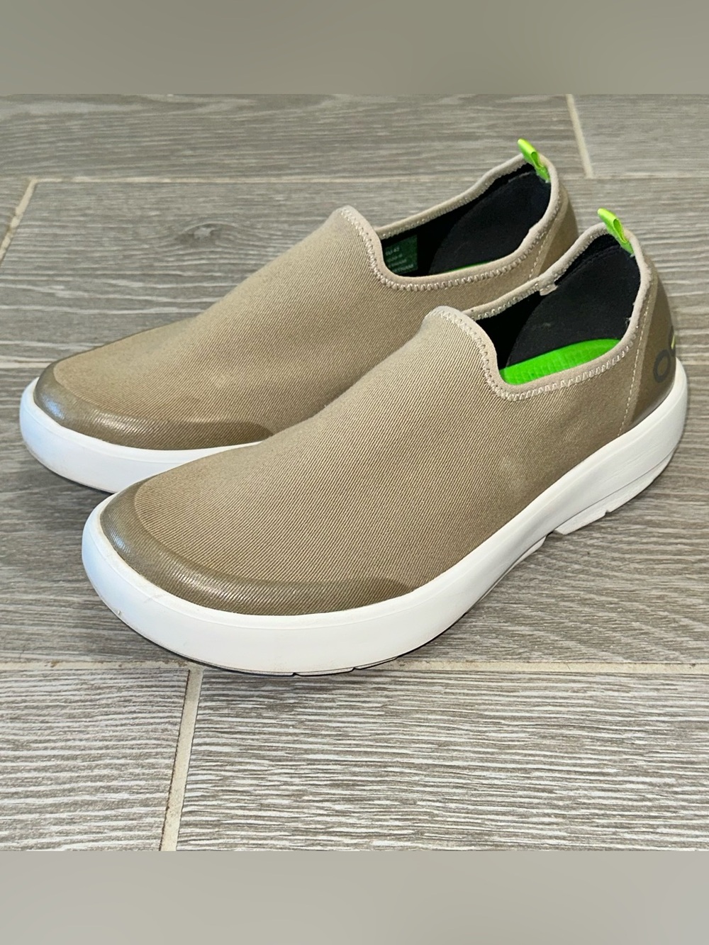 OOFOS OOmg eeZee Low Recovery Shoes Taupe Tan Minimalist Comfort Women’s 11